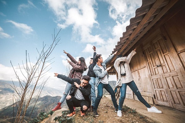 8 kiểu chụp hình “sống ảo” cùng đám bạn thân khi đi du lịch