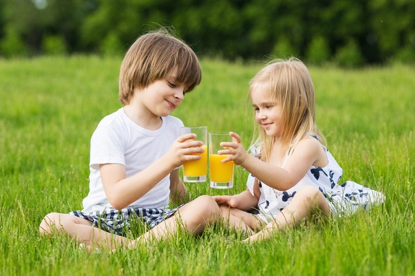 Các loại nước ép trái cây tốt cho trẻ