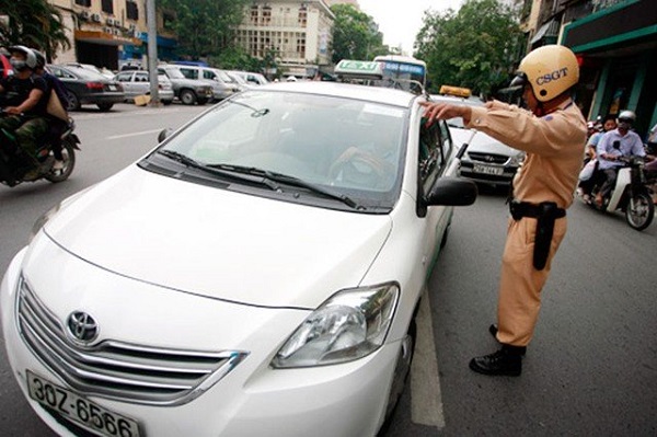 Mức phạt hành chính các lỗi vi phạm giao thông thường gặp với xe ô tô