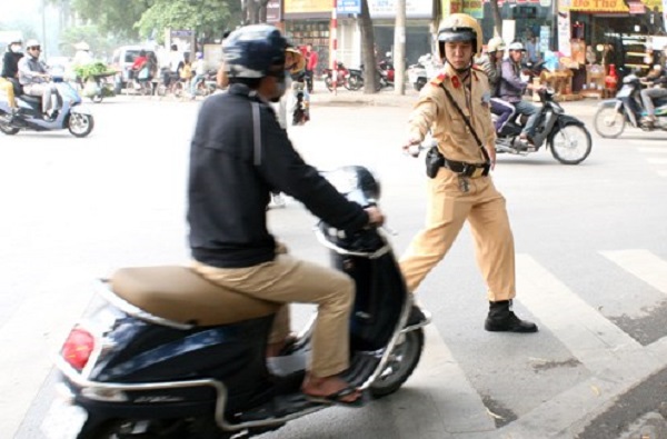 Khi nào thì cảnh sát giao thông được phép dừng xe để kiểm tra hành chính?